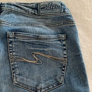 Womens size 29 Silver brand cropped jeans